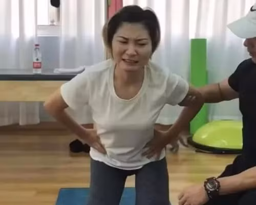 Chồng rủ đi du lịch rồi đẩy vợ xuống núi lấy tiền bảo hiểm - Hình 2 Chong ru di du lich roi day vo xuong nui lay tien bao hiem-Hinh-2
