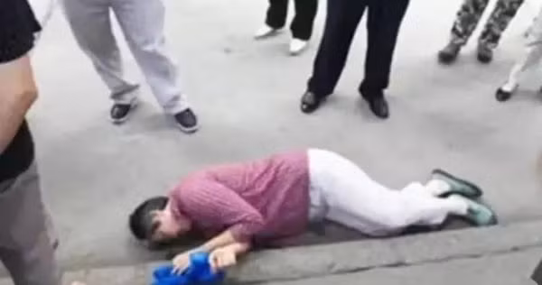 Giup do nguoi gia bi nan, nu sinh lai gap chuyen uat uc