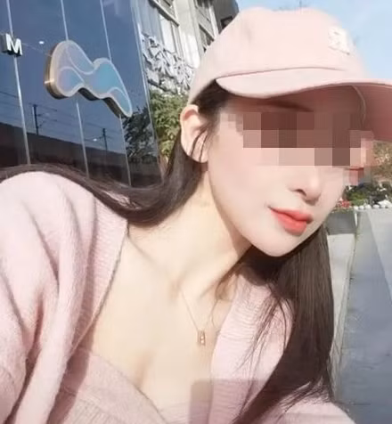 Hot girl xinh đẹp bị chồng bạo hành dã man gây phẫn nộ - Hình 2 Hot girl xinh dep bi chong bao hanh da man gay phan no-Hinh-2