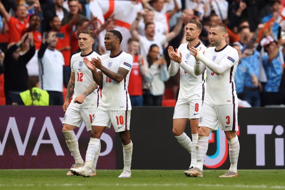 Tuyển Anh vừa phá dớp 39 năm không thể thắng Đức tại Wembley. Chiến thắng 2-0 trước "Die Mannschaft" mang về tấm vé vào tứ kết Euro đầu tiên kể từ năm 2012 cho đội tuyển của xứ sở sương mù.