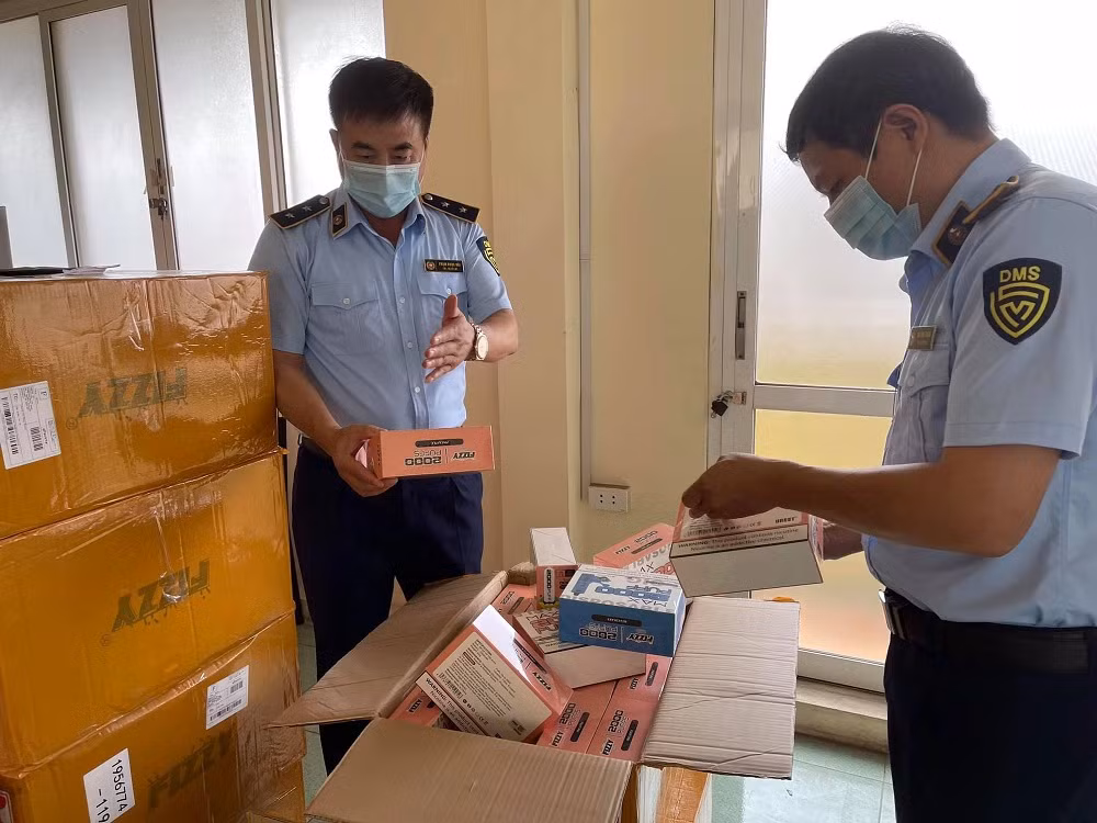 Thuoc la moi: 100% nhap lau, cho khung phap ly
