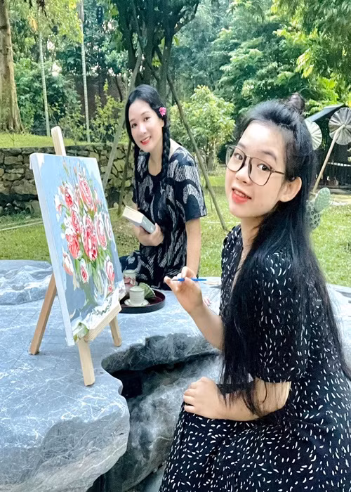 Khi rảnh rỗi, Thanh Thanh Hiền làm thơ, viết nhạc, đọc sách.