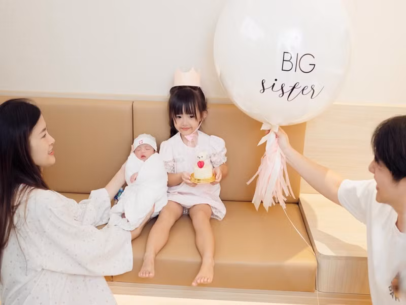 Đông Nhi sinh con gái đầu lòng năm 2020 và con gái thứ hai vào tháng 8/2024. Ảnh: FB Winnie Ông.