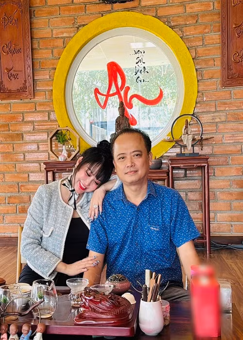 Trên mạng xã hội, Phi Thanh Vân liên tục chia sẻ hình ảnh hẹn hò với doanh nhân Trần Chí Phú. Ảnh: FB Phi Thanh Vân.