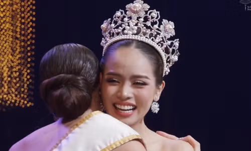 Thanh Thuy dang quang Miss International 2024