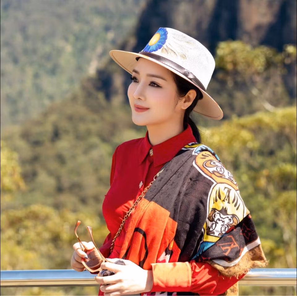 Sau nhiều năm hoạt động nghệ thuật và kinh doanh, Giáng My sở hữu khối tài sản lớn, được cho là "đại gia" của giới giải trí. Chị vẫn thường xuyên cập nhật những hình ảnh cuộc sống đời thường trên trang cá nhân và giao lưu chia sẻ với người hâm mộ.