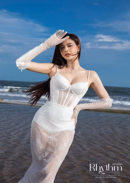 Dù từng sinh nở, hơn Ninh Dương Lan Ngọc 1 tuổi, Trương Quỳnh Anh gợi cảm không kém cạnh đàn em. Ảnh: FB Trương Quỳnh Anh.