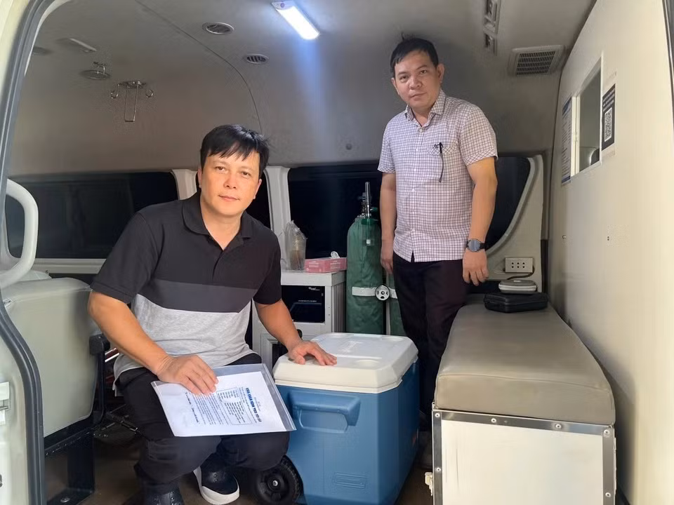 Ngay khi tiếp nhận thông tin và phối hợp với Bệnh viện Thống Nhất, ê-kíp của Bệnh viện Đại học Y dược TP.HCM đã bố trí sẵn một xe cấp cứu để nhận tạng hiến, đưa về bệnh viện. Toàn bộ quá trình di chuyển để đưa tạng về đến Bệnh viện Đại học Y dược TP.HCM, chỉ diễn ra trong vài chục phút.
