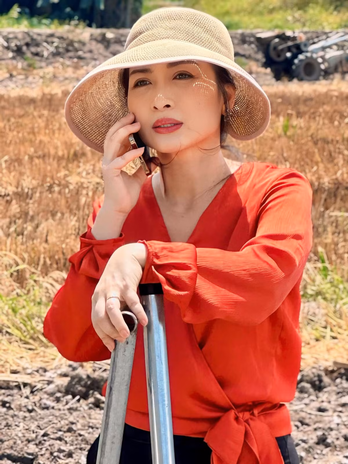 Sau này, diễn viên Khánh Huyền bất ngờ chuyển vào Nam sinh sống, nên không còn xuất hiện trong các bộ phim truyền hình phía Bắc. Dù vậy, khán giả vẫn gặp nữ diễn viên trong vai trò MC của chương trình Vui sống mỗi ngày. Ngoài ra, nghệ sĩ cũng góp mặt trong một số bộ phim phía Nam như: Giấc mơ của mẹ, Gạo nếp gạo tẻ 2, Em và Trịnh, 7 năm chưa cưới sẽ chia tay... Năm 2021, Khánh Huyền bất ngờ quay trở lại Hà Nội đóng phim điện ảnh Cậu vàng sau nhiều năm vắng bóng.