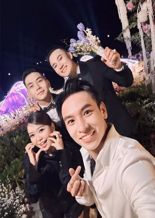 Thanh Đoàn - Hà Trí Quang còn tổ chức đám cưới tại TP HCM ngày 12/11 và tại Đồng Tháp ngày 25-26/11. Ảnh: FB Huỳnh Quý.