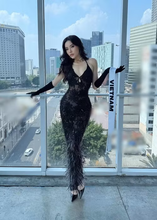 Trang phục của Kỳ Duyên trong ngày thứ 6 là chiếc váy bó sát tông màu đen. Ảnh: FB Kỳ Duyên.