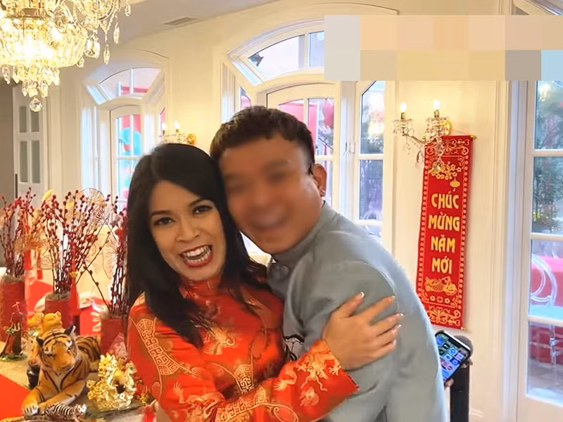 Bích Tuyền mời bạn bè, các nghệ sĩ đến dự tiệc. Ảnh: Vietnamnet.