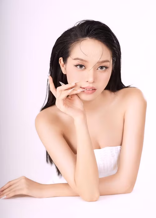Người đẹp Đà Nẵng có khả năng giao tiếp cơ bản bằng tiếng Anh, tiếng Hàn. Ngoài ra, cô đang học thêm tiếng Nhật. Ảnh: FB Thanh Thủy.