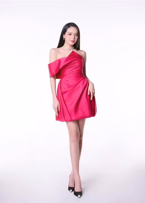 Thanh Thủy từng đoạt danh hiệu Hoa khôi sinh viên trường Đại học Ngoại ngữ (Đại học Đà Nẵng) năm 2021, Á khôi 1 cuộc thi Học sinh - Sinh viên thanh lịch Đà Nẵng năm 2021, đăng quang Hoa hậu Việt Nam 2022. Ảnh: FB Thanh Thủy.