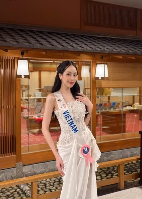 Dự thi quốc tế, Thanh Thủy lựa chọn trang phục gợi cảm vừa đủ. Ảnh: FB Thanh Thủy.