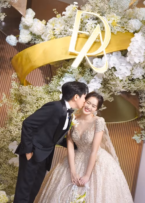 Bạn thân Trấn Thành lấy vợ kém 12 tuổi. Anh Đức cho biết, anh nhiều lần bị Quỳnh Anh từ chối hẹn hò. Ảnh: FB Anh Đức.