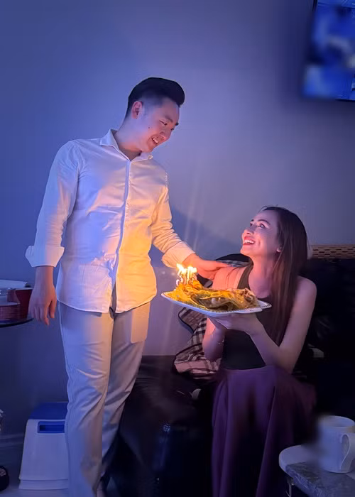 Thanh Duy thường hay mua quà tặng Diễm Hương.