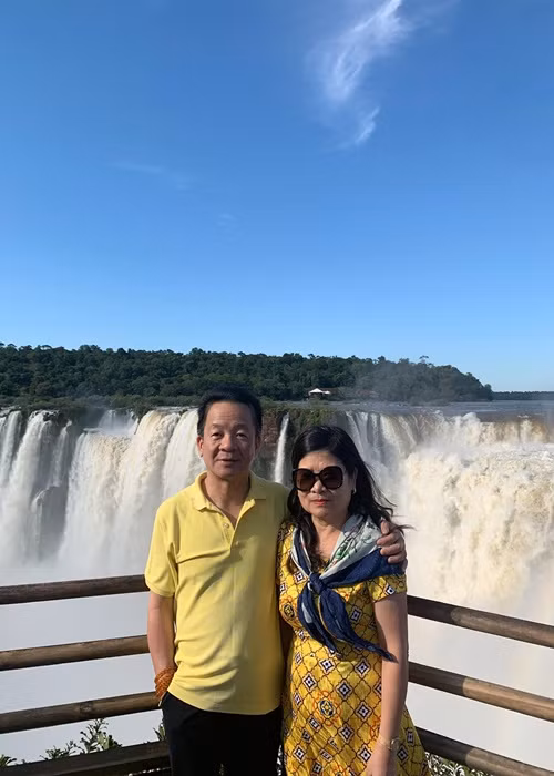 "Kỉ niệm 34 năm ngày cưới của ba mẹ - hình mẫu lý tưởng mà con hướng tới", Đỗ Vinh Quang viết vào năm 2022. Ảnh: FB Đỗ Vinh Quang.