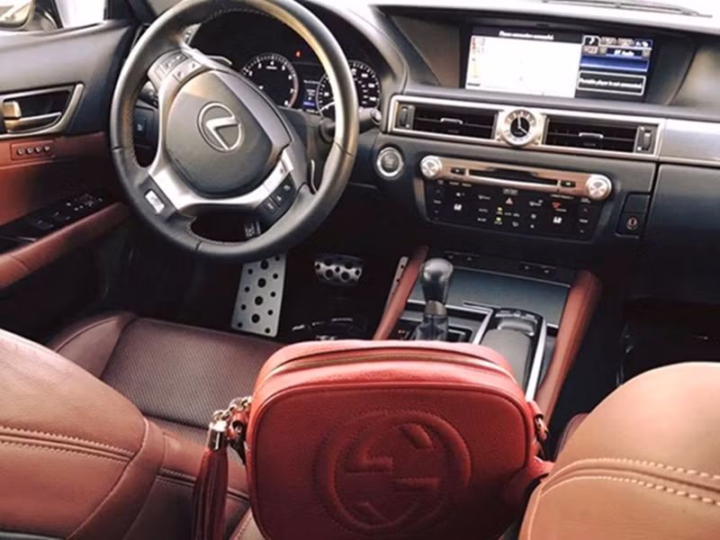 Cũng trong năm 2016, cô “tự thưởng” cho mình chiếc xế hộp Lexus GS350 F Sport có giá 3 tỷ đồng. Ảnh: Vietnamnet.
