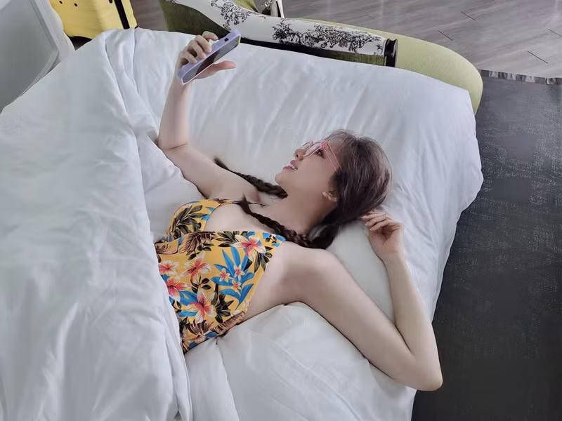 Vợ Trấn Thành được nhiều người nhận xét trẻ lâu.