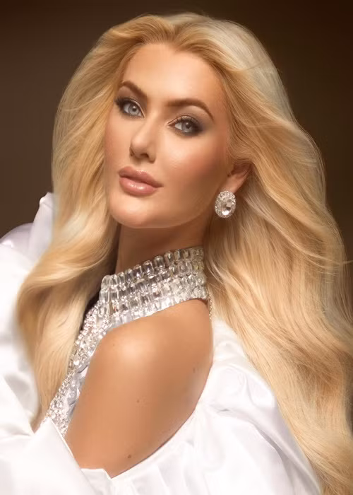 Victoria Kjær Theilvig - đại diện Đan Mạch vừa đánh bại hơn 100 thí sinh để đăng quang Miss Universe 2024. Ảnh: Fanpage Miss Universe.