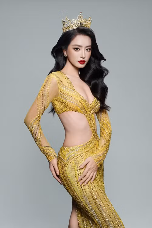 Khánh Linh cao 1m77, có số đo ba vòng 84-60-96 cm khi giành danh hiệu á hậu.