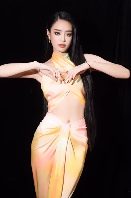 Theo bà Phạm Kim Dung, Khánh Linh ngày càng toả sáng và khẳng định được cá tính của bản thân.