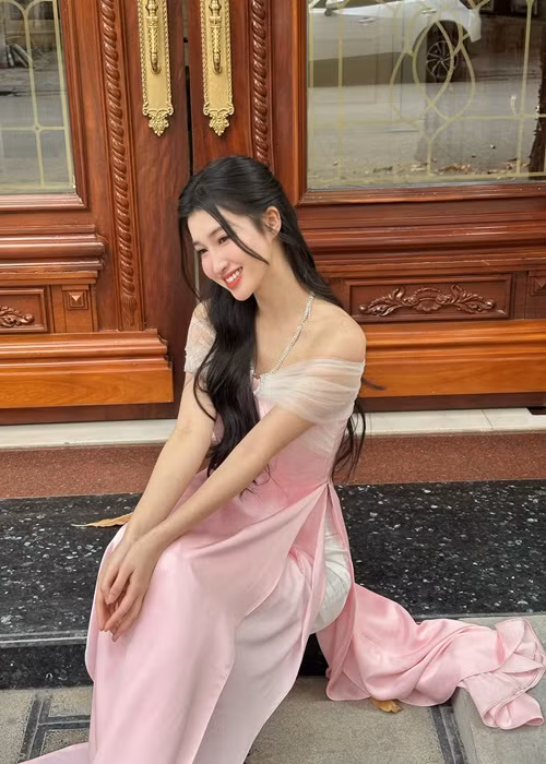Cô tâm sự: "Dù đã vắng bóng trong các hoạt động nghệ thuật một thời gian để tập trung học tập, nhưng tình cảm trân quý của mọi người dành cho Nhi vẫn luôn đong đầy". Ảnh: FB Phương Nhi.