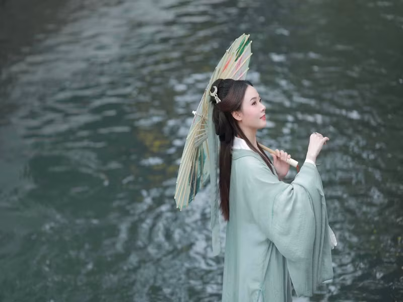 Midu khoe nét duyên dáng trong tạo hình mỹ nhân cổ trang.