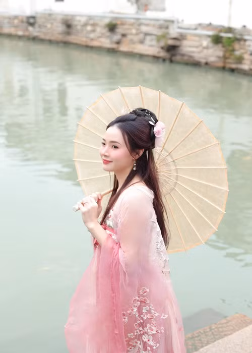 Nữ diễn viên được khen xinh đẹp như "thần tiên tỷ tỷ".