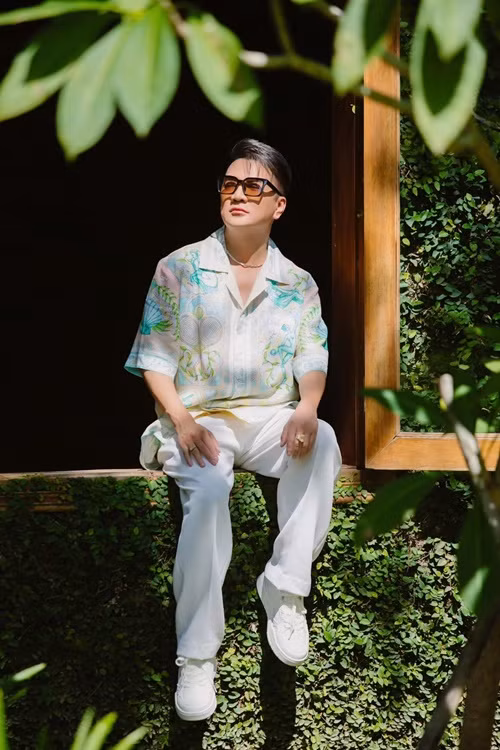 Cuoc song cua Dam Vinh Hung giua on ao vu kien dai gia My