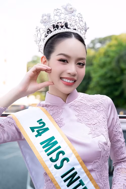 Chuyến diễu hành đi qua nhiều địa điểm và cung đường quan trọng của thành phố như đường Nguyễn Văn Trỗi, Nam Kỳ Khởi Nghĩa, Dinh Độc Lập, đường Đồng Khởi, nhà hát Thành Phố, phố đi bộ Nguyễn Huệ…