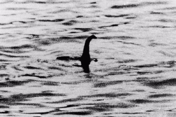Hồ Loch Ness là nơi nổi tiếng với truyền thuyết về loài thủy quái vẫn còn đang sống dưới lòng hồ. Kể từ lần đầu tiên xuất hiện trên mặt báo năm 1934, bí ẩn quái vật hồ Loch Ness vẫn chưa có lời giải.