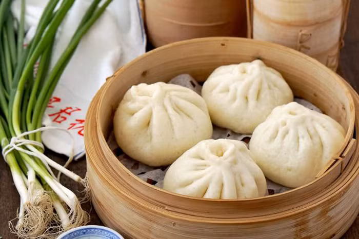 Được biết, năm 1980 Cẩu Bất Lý đăng ký logo riêng cho chuỗi nhà hàng của mình. Đây được xem là món bánh truyền thống đầu tiên có thương hiệu tại đất nước tỷ dân lúc bấy giờ.