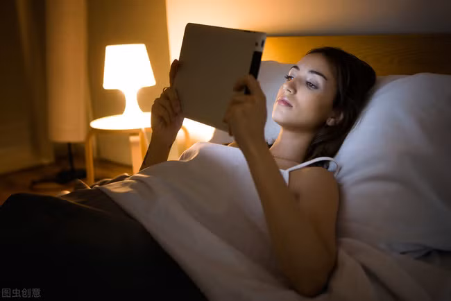Ngoài thói quen ăn uống lành mạnh “3 nhiều, 2 ít” đề cập trên, người bệnh nên điều chỉnh sinh hoạt tránh thức khuya, loại bỏ thói quen hút thuốc lá để đảm bảo cơ thể luôn được vận hành tốt.