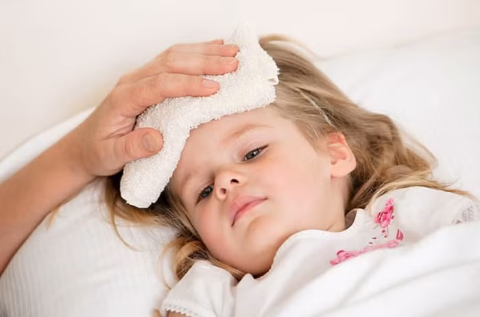 Viêm họng hạt. Viêm họng hạt do liên cầu khuẩn gây nên, bắt buộc phải điều trị bằng kháng sinh. Bác sĩ sẽ kê penicillin hoặc amoxicillin liên tục trong vòng 10 ngày.