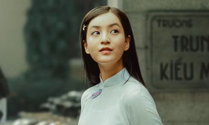Ở “Mắt Biếc”, với lối ăn diện già hơn tuổi giản dị, vai diễn Thảo Tâm thể hiện để lại nhiều ấn tượng với khán giả với vẻ ngoài xinh xắn, phong cách nhu mì.