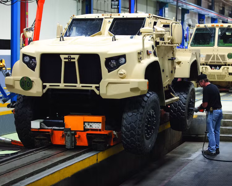 Bản hợp đồng với quân đội Mỹ của Oshkosh có giá lên tới 6,7 triệu USD, liên quan tới việc cung cấp hơn 17.000 xe tác chiến hạng nhẹ JLTV (Joint Light Tactical Vehicle), kèm theo việc bảo dưỡng, bảo trì.