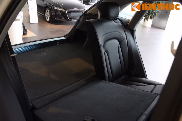 Hàng ghế sau có khả năng gập 40/60 để tăng diện tích khoang hành lý.