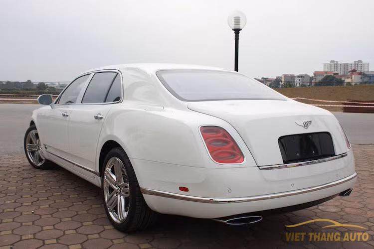Với sức mạnh này, chiếc xe có thể tăng tốc từ 0-100 km/h trong 5,3 giây và đạt tốc độ tối đa 296 km/h.