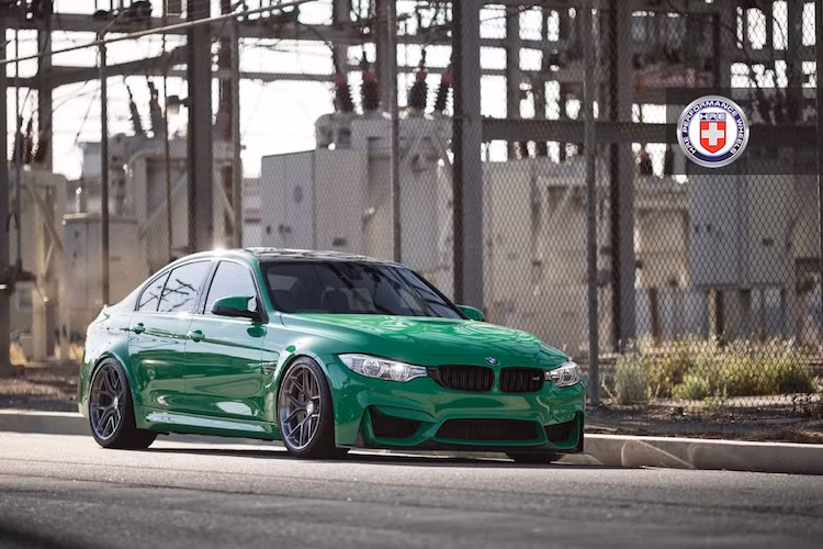 Với thế hệ M3 mới nhất (F30), chiếc xe chỉ có duy nhất bản sedan do bản coupe đã được tách riêng thành dòng M4.