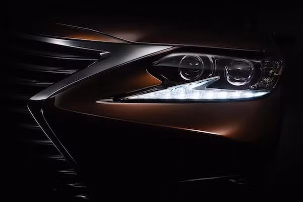 Lexus tung hinh he lo sedan ES ban nang cap