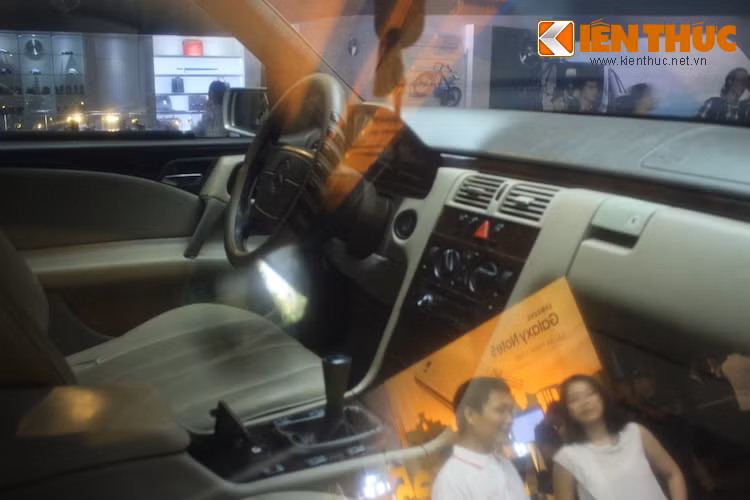 Trong suốt 19 năm qua, chiếc E-Class đầu tiên sản xuất tại Việt Nam này đã cùng sát cánh bên chủ nhân - một doanh nhân thành đạt ở Sài Gòn di chuyển trên tổng quãng đường 360.330 km.