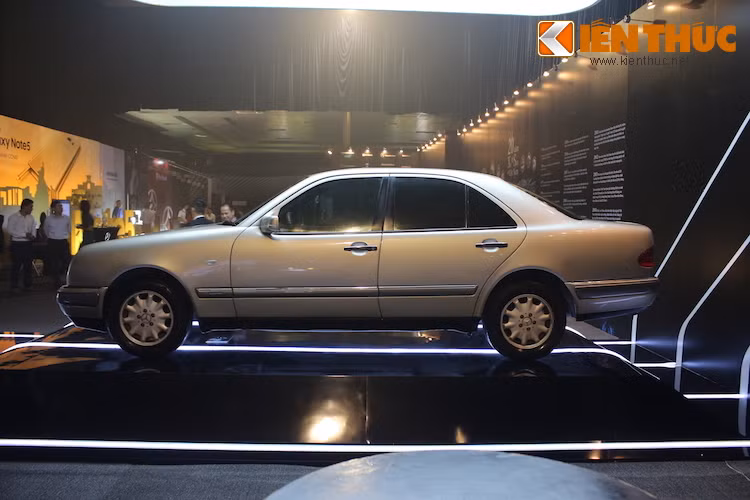 Chiếc xe đã "ra đời" chỉ sau hơn 1 năm Mercedes Việt Nam được thành lập (14/4/1995).