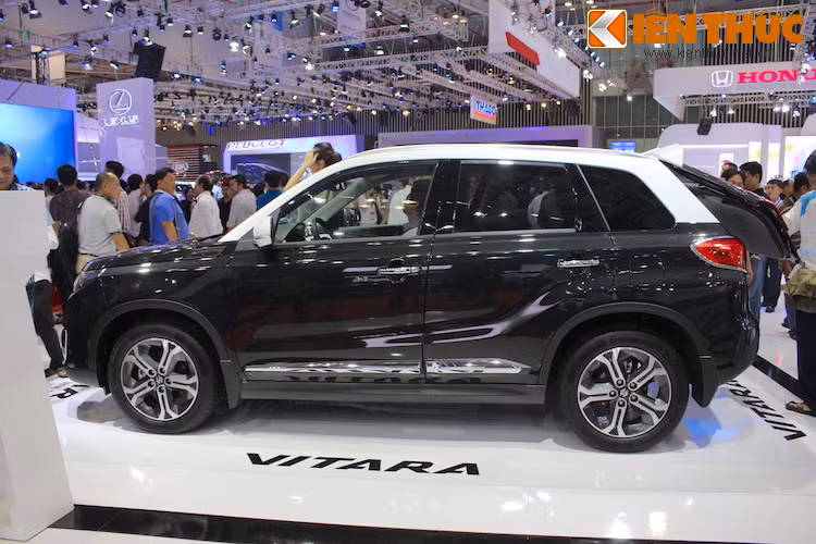 Để nhấn mạnh hơn nữa sự trẻ trung của chiếc xe, Suzuki đưa ra tới 14 tùy chọn màu sắc tươi trẻ cho xe, kết hợp cùng với thân xe 2 tông màu.