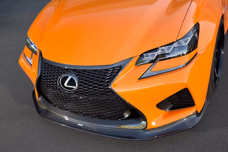 Bộ bodykit gốc của chiếc xe được giữ nguyên, chỉ bổ sung thêm một số chi tiết khí động học đơn giản bằng sợi carbon.