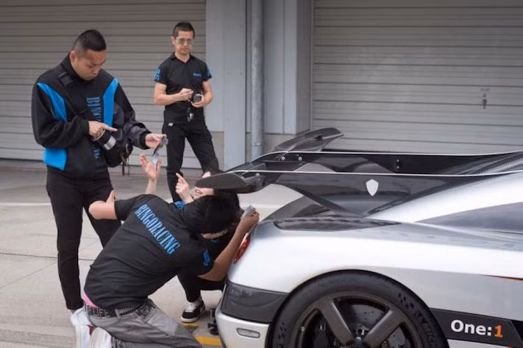 Trước khi đem ra bán, chiếc One:1 bản thử nghiệm này đang được Koenigsegg dọn lại như mới và sẽ xuất hiện tại showroom vào tháng sau.