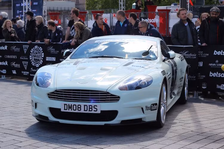 Đã có khoảng hơn 100 chiếc xe đăng ký tham gia Gumball 3000 năm nay. Chỉ cần đóng lệ phí, người tham gia có thể sử dụng bất kỳ loại ôtô nào để tham gia.
