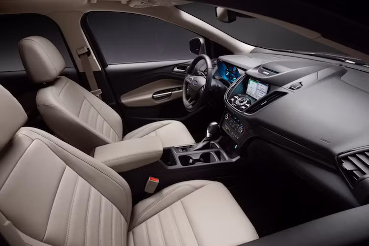 Đặc biệt, Escape là chiếc xe Ford đầu tiên được trang bị hệ thống thông tin giải trí SYNC 3 thế hệ mới, có tính năng SYNC Connect thông minh và hiện đại.