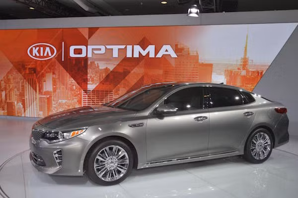 Kia Optima moi se co 3 phien ban dong co